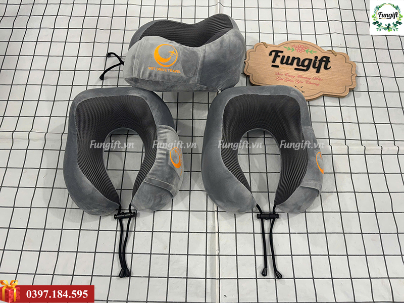 Gối chữ U du lịch in logo công ty