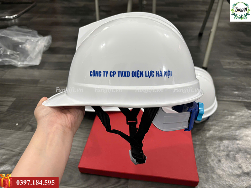 In logo lên mũ bảo hộ bền đẹp giá rẻ