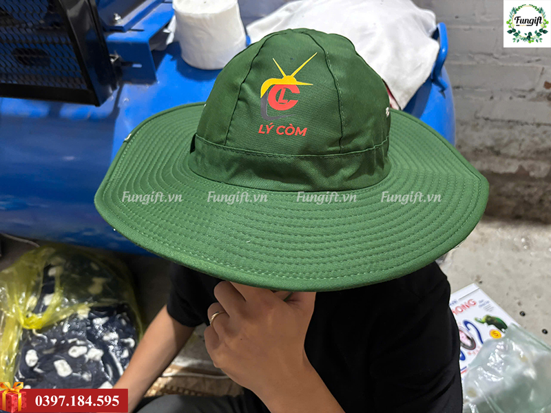 In logo lên mũ tai bèo