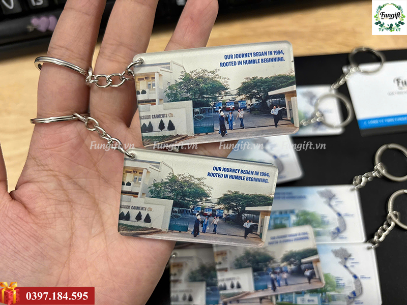 In móc khoá mica theo yêu cầu