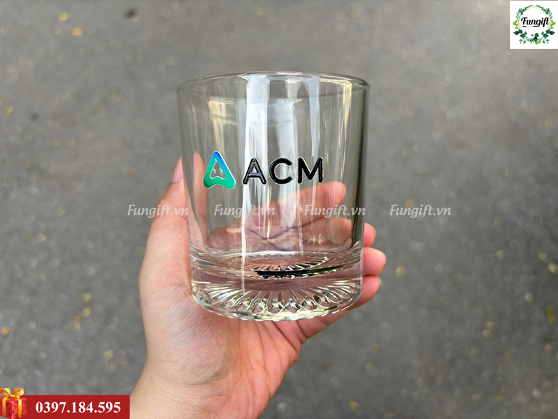 In tên công ty lên cốc thuỷ tinh