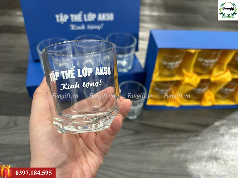 Ly thuỷ tinh in logo làm quà tặng quảng cáo