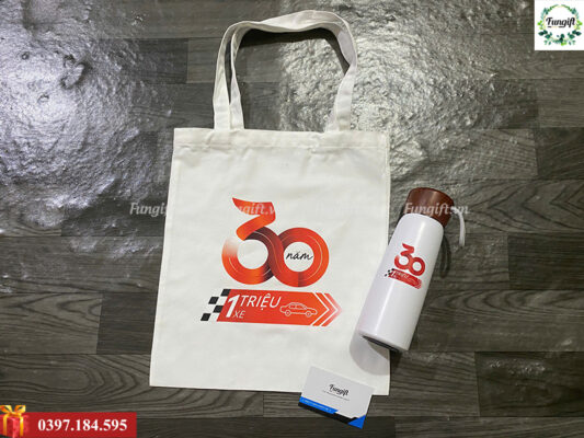 Quà tặng sự kiện túi vải và bình nước