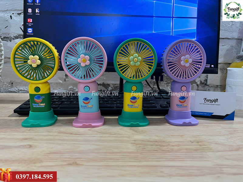 Quạt mini cầm tay có in logo công ty