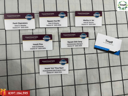 Sản xuất thẻ tên cài áo