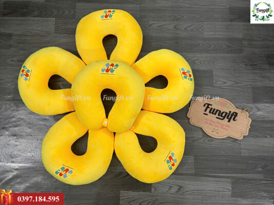 Xưởng may gia công gối cổ chữ U in logo