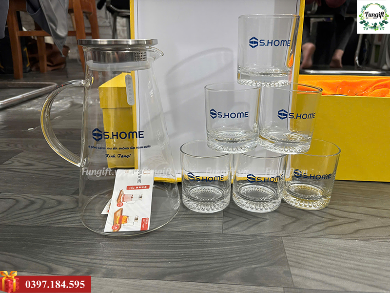 Bộ bình cốc thuỷ tinh tặng khách hàng