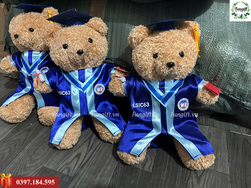 Gấu bông tặng sinh viên tốt nghiệp