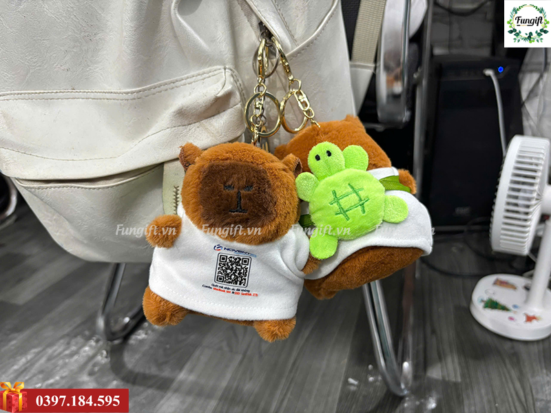Gấu nhồi bông mặc áo in logo kết hợp móc khoá