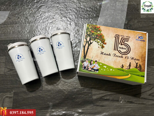 In logo lên set quà tặng kỷ niệm