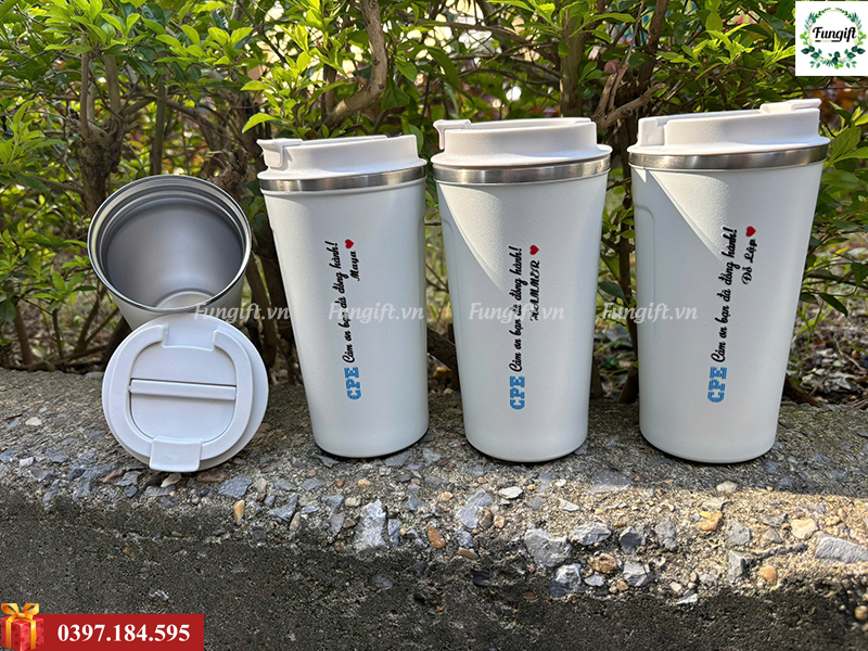 Quà tặng cốc coffee in tên nhân viên