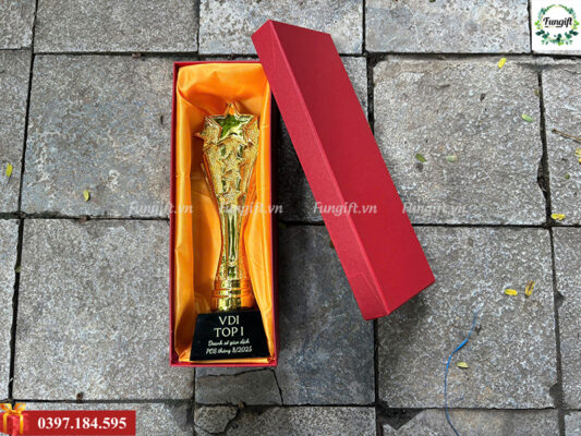 Nhận làm cúp giải thưởng