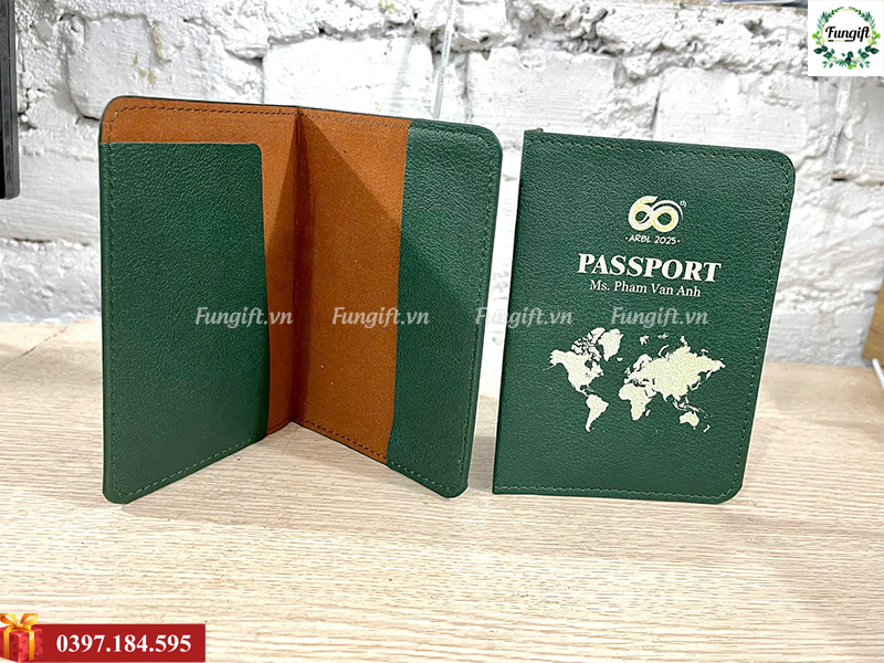 Ví da đựng passport in tên khách hàng làm quà tặng quảng cáo doanh nghiệp