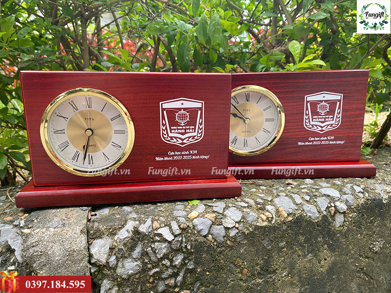 Đồng hồ in logo làm quà tặng doanh nghiệp