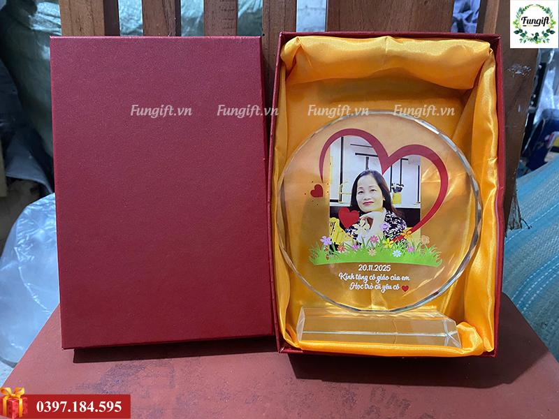 Cúp vinh danh in ảnh làm quà tặng