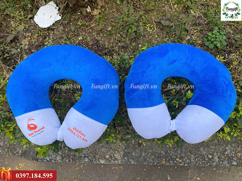 Quà tặng gối U in logo công ty