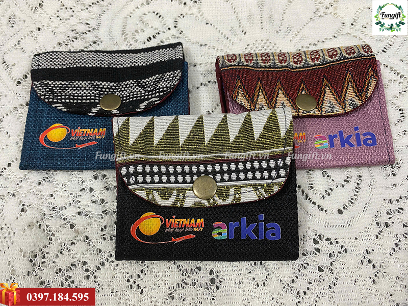 Quà tặng lưu niệm ví in tên