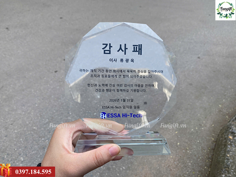 Cúp pha lê kỷ niệm chương