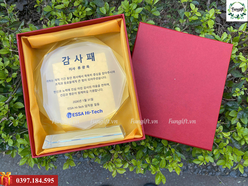 Cúp vinh danh pha lê