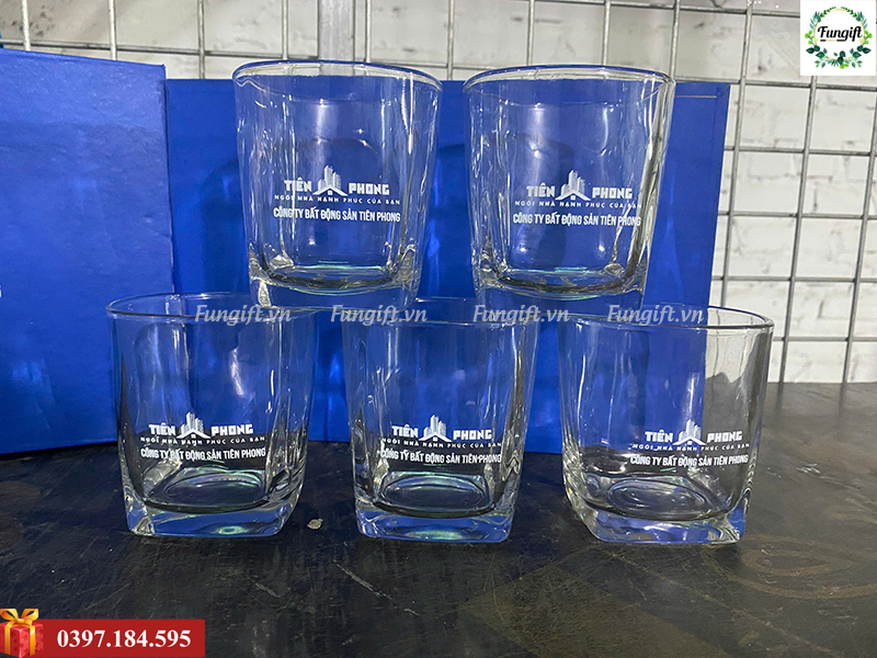 Địa chỉ in hình, logo lên cốc thuỷ tinh giá rẻ Hà Nội