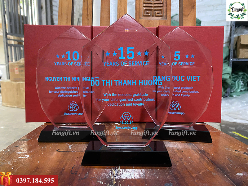 In biểu trưng pha lê giá rẻ Hà Nội