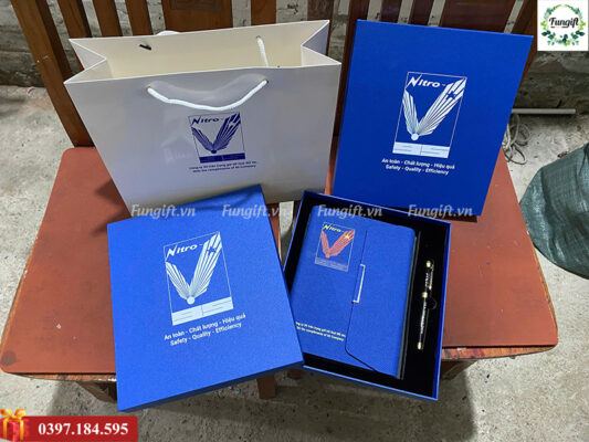 In tên logo công ty lên sổ tay