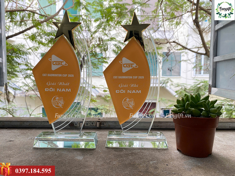 Xưởng làm kỷ niệm chương pha lê tại Hà Nội