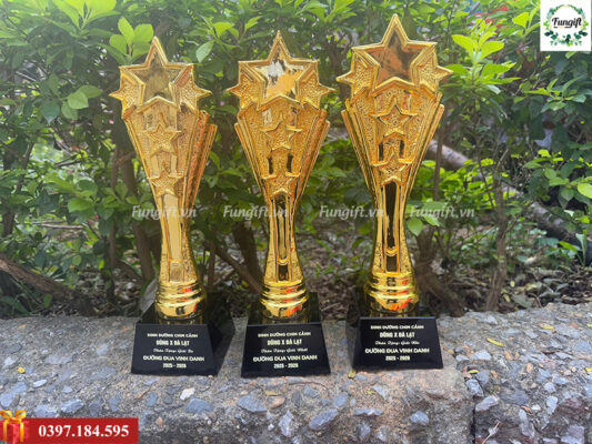 Báo giá in biểu trưng lưu niệm