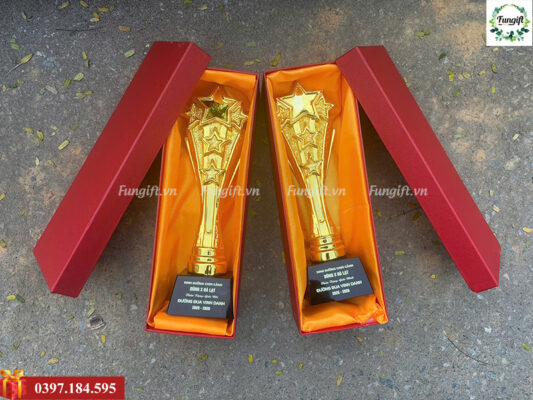 In cúp hợp kim làm quà lưu niệm