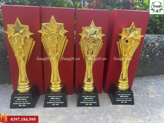 Xưởng in cúp vinh danh số lượng lớn