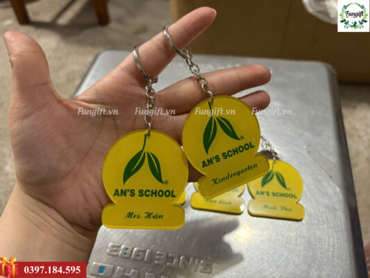 Cơ sở sản xuất  móc khóa mica giá rẻ