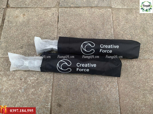 In logo lên ô gấp gọn cầm tay