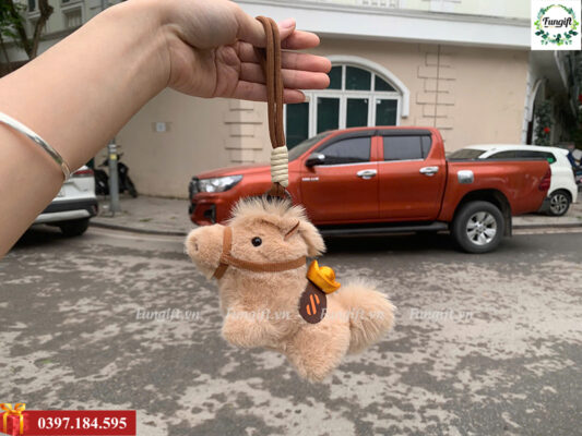 In logo ngựa bông móc khóa làm quà tặng