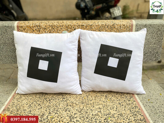 Mẫu gối vuông nhồi bông in logo