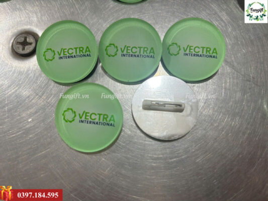 Pin cài áo nhựa in logo công ty