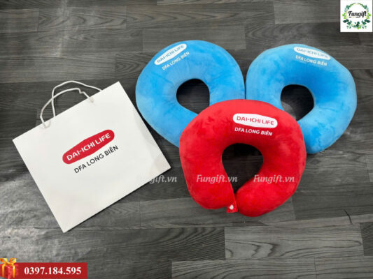 Sản xuất gối U in logo công ty