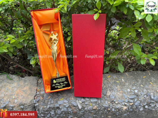 Cúp vinh danh ngôi sao