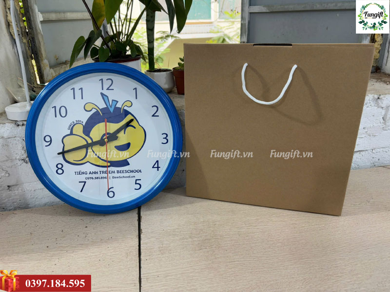 Đặt đồng hồ treo tường in logo công ty