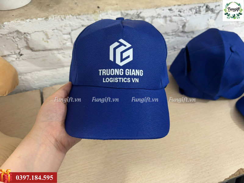 Đặt mũ lưỡi trai theo yêu cầu