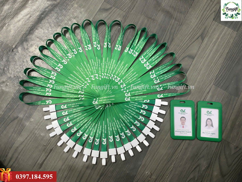 Dây đeo thẻ nhân viên in logo