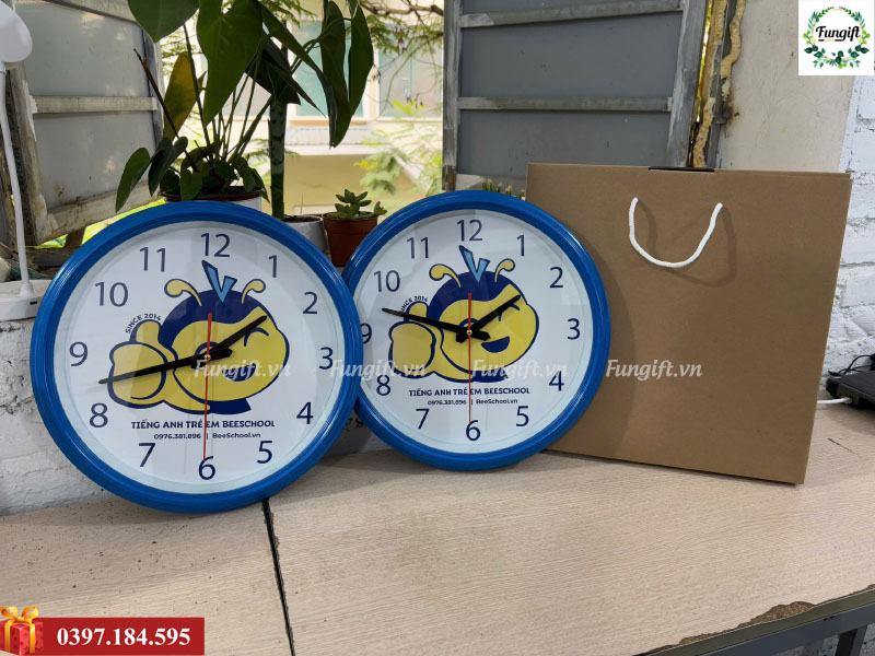 Đồng hồ treo tường làm quà tặng