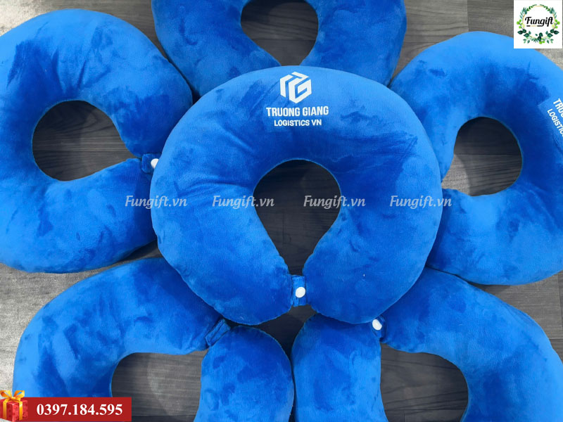 Gối cổ chữ U in logo làm quà tặng