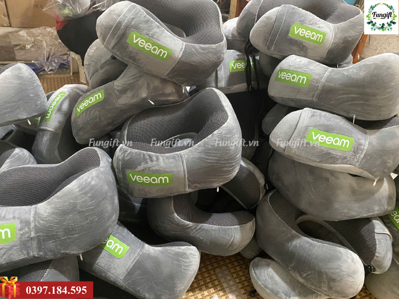 Gối kê cổ cao su non in theo yêu cầu làm quà tặng khách hàng