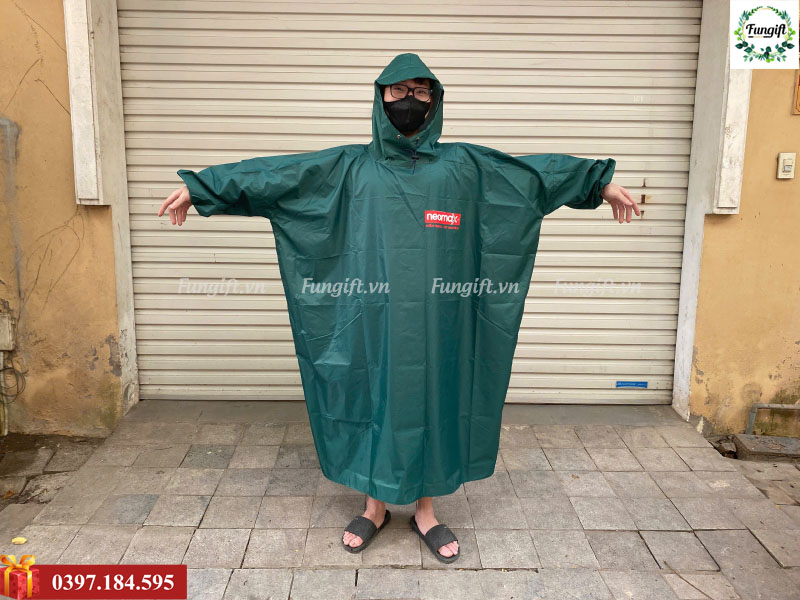 In áo mưa số lượng ít