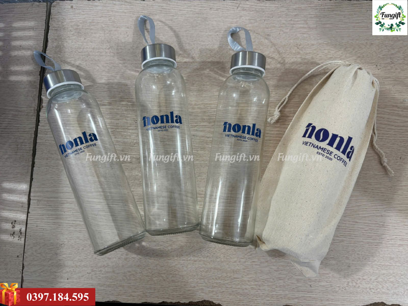 In chữ lên bình nước