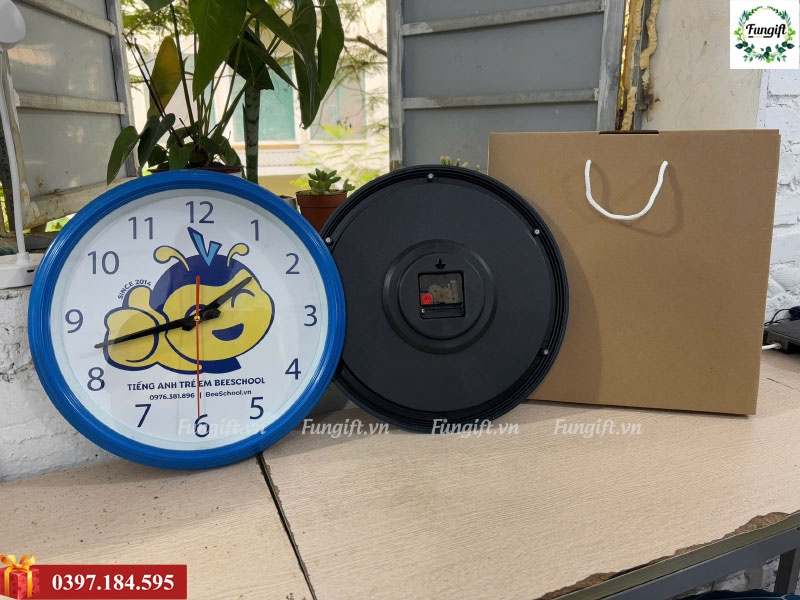 In hình lên đồng hồ treo tường