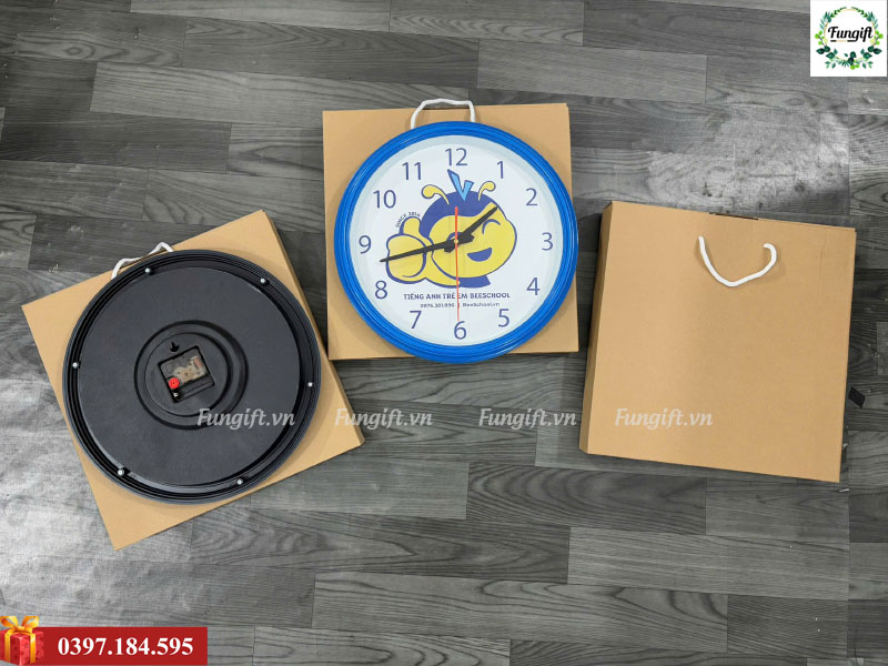 In logo lên đồng hồ treo tường