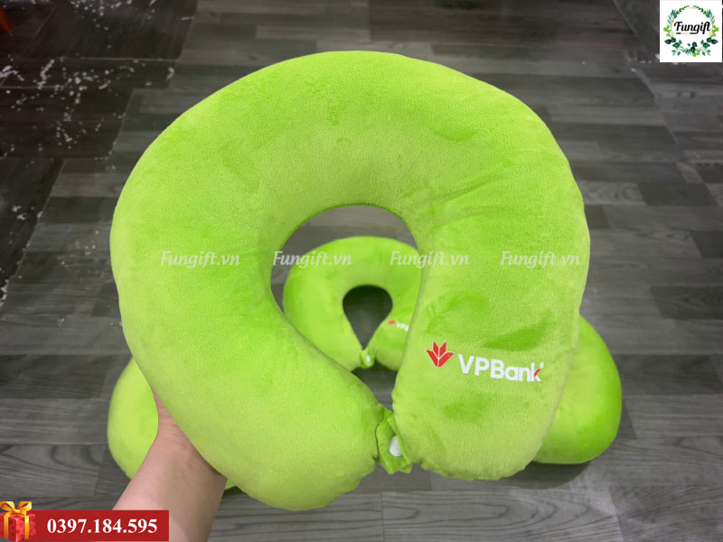 In logo lên gối kê cổ chữ U