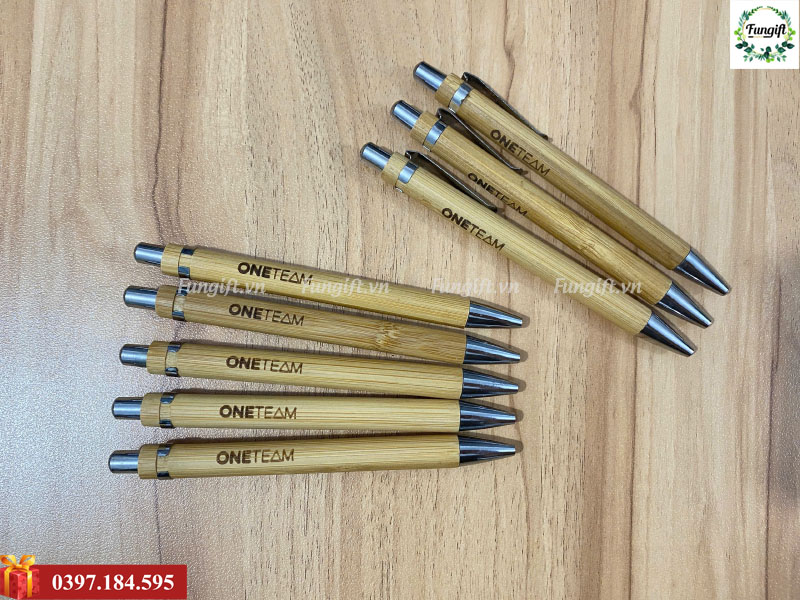 Khắc laser lên bút bi gỗ tại Hà Nội