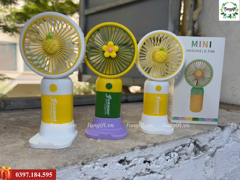 Quà tặng doanh nghiệp quạt cầm tay